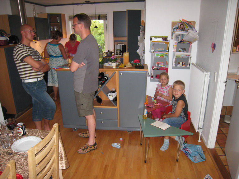 Besoeg af Bente, Kaj, Ken og Anja med familier